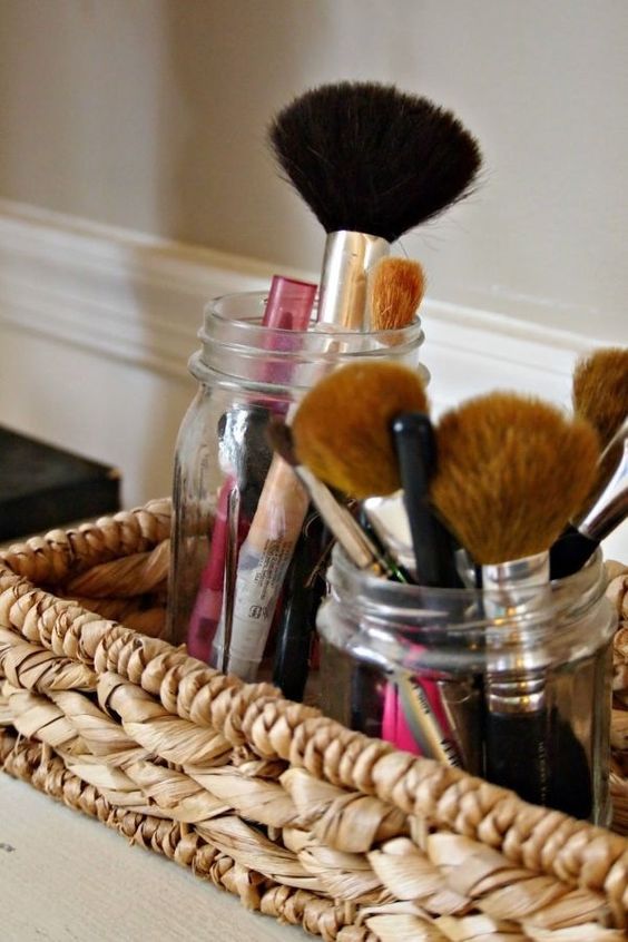 Mason Jar DIY Makeup Storage